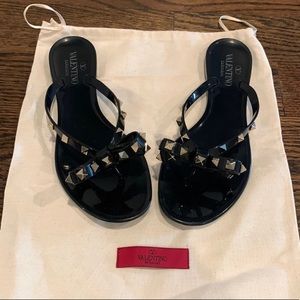 Valentino Rockstud Bow Jelly Thong Sandal - Black 39